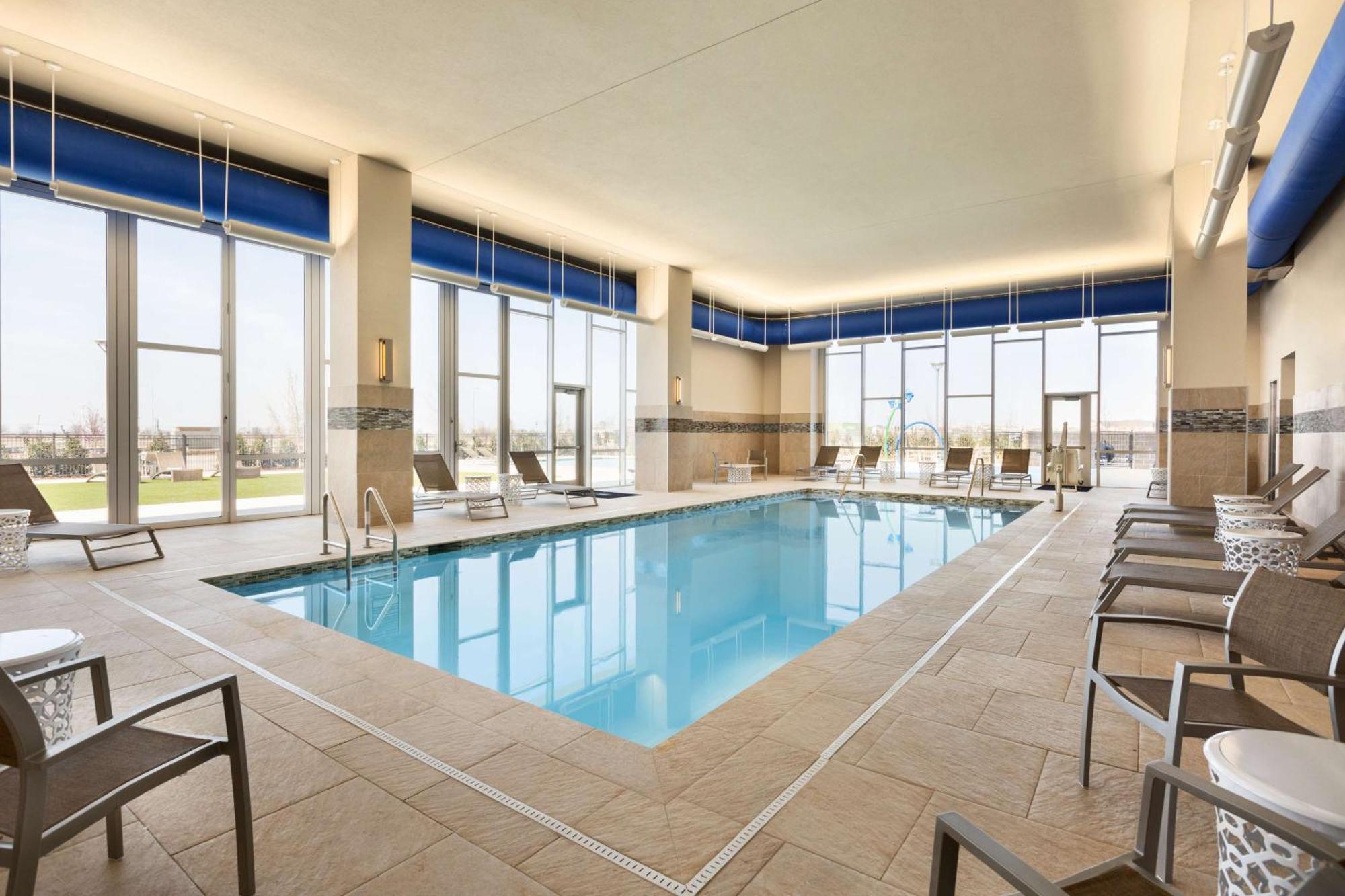 Embassy Suites By Hilton Denton Convention Center Eksteriør bilde